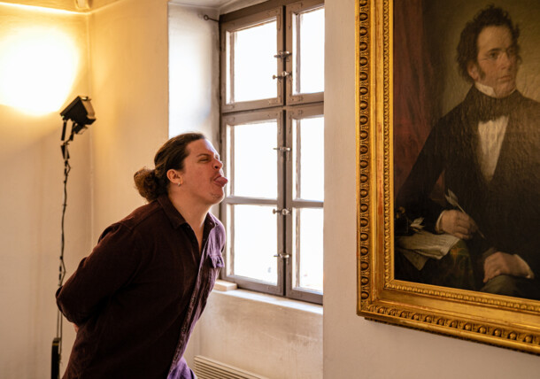     Bryan Benner, singer of the band "The Erlkings" visits Schubert's birthplace / Schubert Birthplace